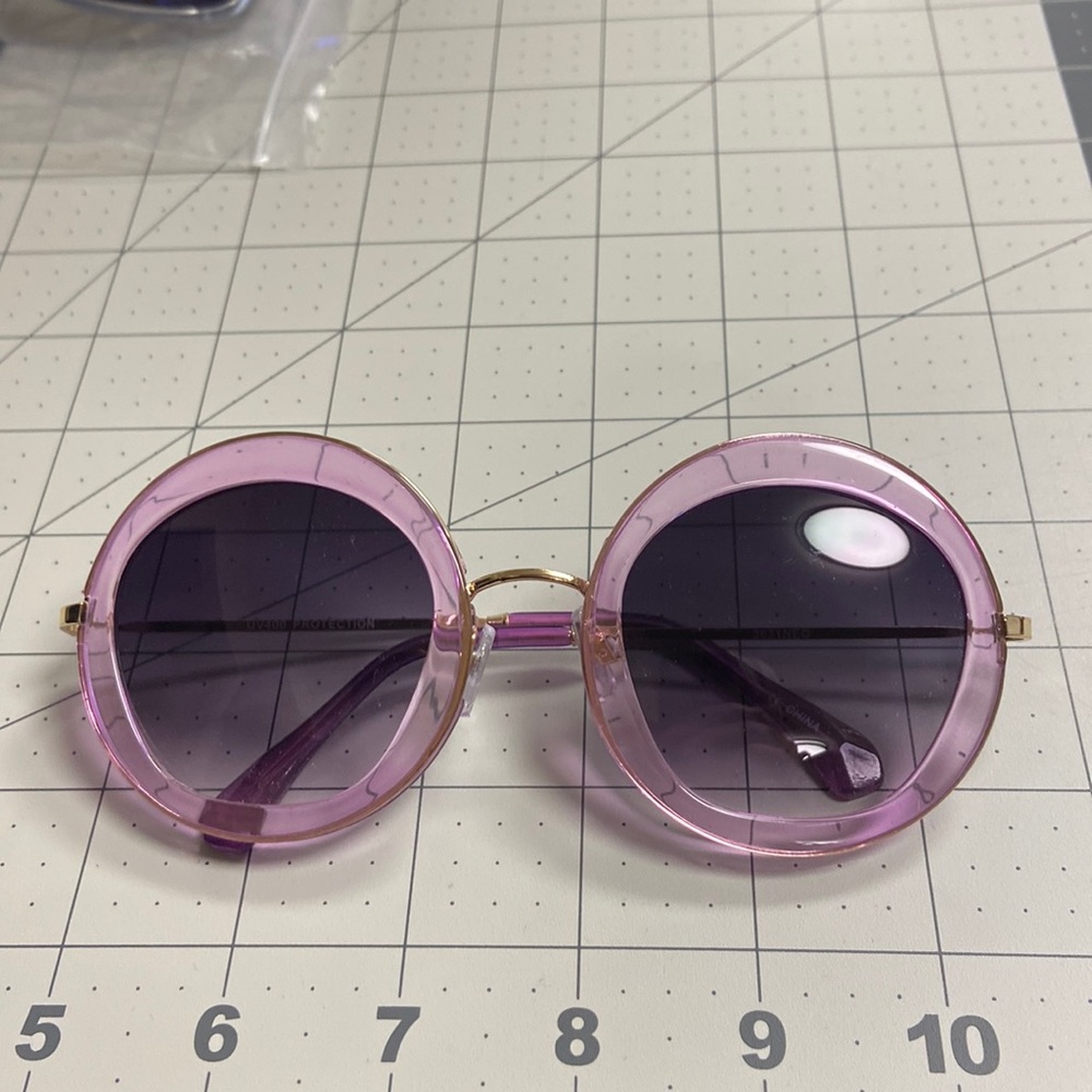 Retro 70’s Round Plastic/Metal Sunglass